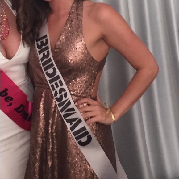 GOLD SEQUIN DRESS . WORN ONCE . SIZE SMALL . - Picture 4 of 4